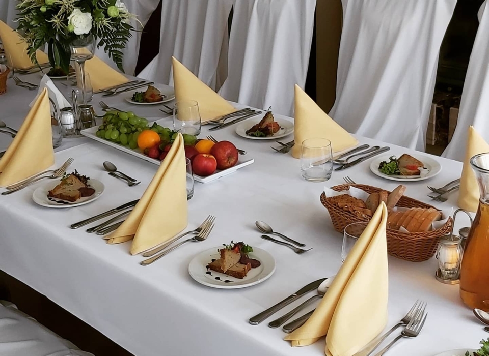 Stół weselny - catering Obieżyświat
