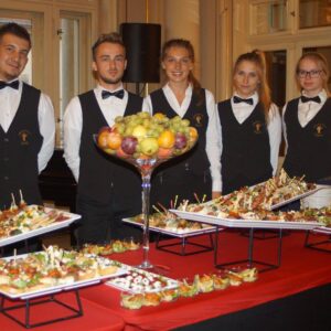 Przekąski bankietowe i kelnerzy - catering Obieżyświat
